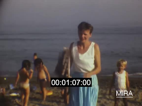 Vacances à la plage et jeux d'enfants dans le jardin