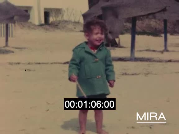 Enfants sur une plage en Tunisie