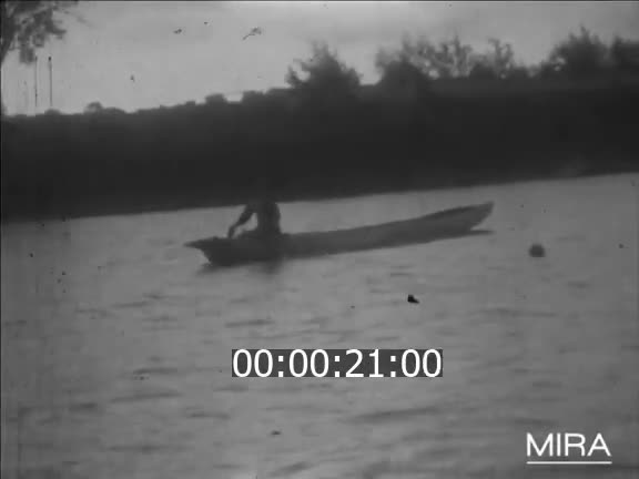 Pirogue et carabine