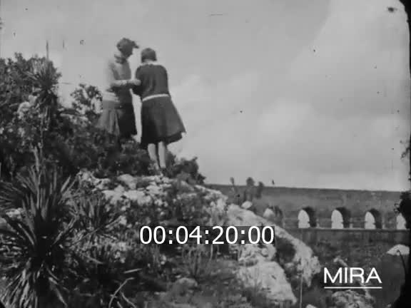 Amis dans le sud de la France - Jean Assolant dans les Alpes - Jean Callizo à Paris