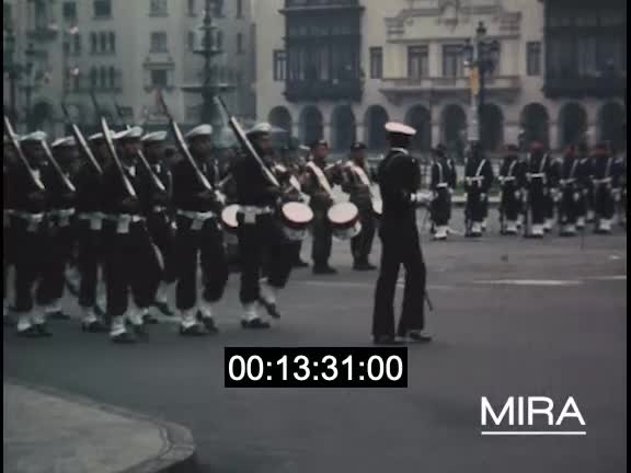 Pérou : Lima - manifestation du syndicat enseignant - fête du Seigneur des miracles - sites industriels - parc national de Huascarán 
